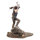 Estatua PVC Lara Croft Survivor Tomb Raider sobre base rocosa