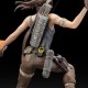 Estatua PVC Lara Croft Survivor Tomb Raider sobre base rocosa
