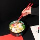 Bowl de ramen negro Demon Slayer con palillos rojos