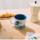 Taza de cerámica Hokusai con diseño de olas azules