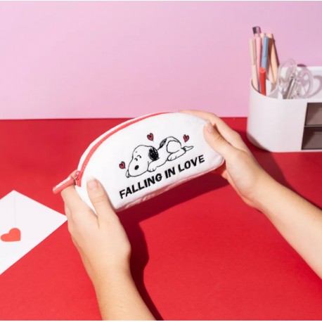 Estuche de felpa blanco Snoopy Falling in Love