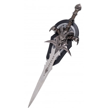 Espada Frostmourne de Warcraft con detalles grabados