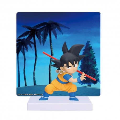 Figura de Goku Dragon Ball Daima 7 cm com painel de fundo