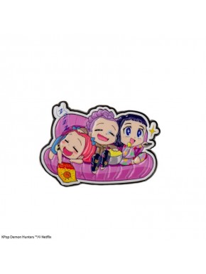 Pin Kpop Demon Hunters sur canapé rose