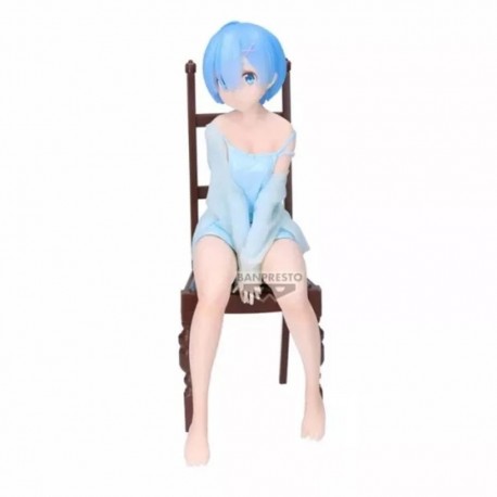 Figurine de Rem de Re:ZERO assise sur une chaise