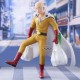 Figura de Saitama en postura relajada llevando bolsas de comestibles