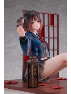 Estatua PVC Kaede de 14 cm con fondo de paneles y linterna