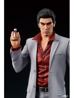 Estátua de Kazuma Kiryu de Yakuza com terno cinza