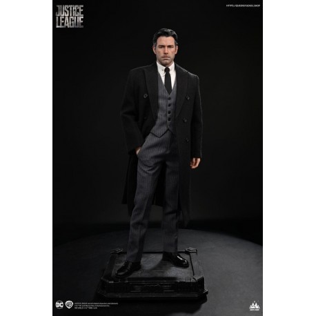 Estatua Bruce Wayne 1/4 DC Comics Queen Studios