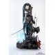 Estatua de Arno Dorian de Assassin's Creed con detalles cristalinos.