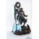 Estatua de Arno Dorian de Assassin's Creed con detalles cristalinos.