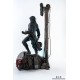 Estatua de Arno Dorian de Assassin's Creed con detalles cristalinos.