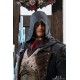 Estatua de Arno Dorian de Assassin's Creed con detalles cristalinos.