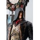 Estatua de Arno Dorian de Assassin's Creed con detalles cristalinos.