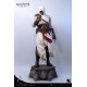 Estatua de Altaïr de Assassin's Creed en base de piedra