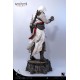 Estátua de Altaïr de Assassin's Creed em base de pedra
