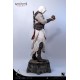 Estatua de Altaïr de Assassin's Creed en base de piedra