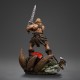 Statue He-Man Unleashed de 34 cm montrant des détails de la base et de l'épée