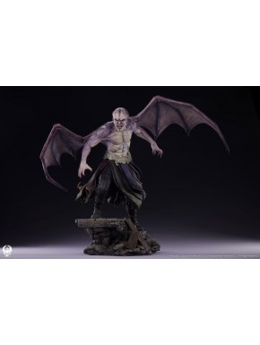 Estátua Marcus Underworld Evolution com asas estendidas