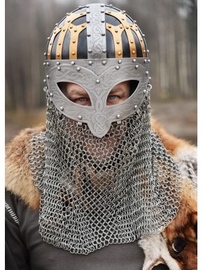 Casco vikingo con espaldar y diseño celta