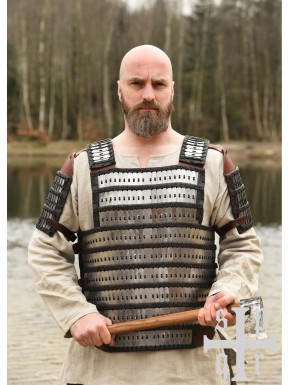 Armadura medieval tipo Birka em aço e couro