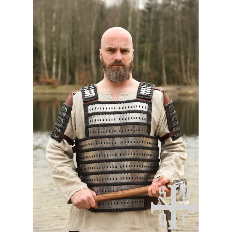 Armadura medieval tipo Birka em aço e couro