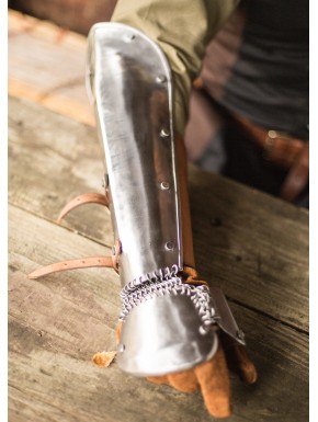 Bazuband de acero pulido con correas de cuero