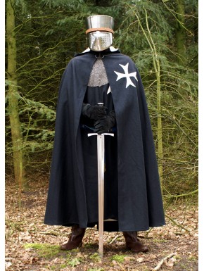 Capa preta hospitalar com cruz branca