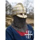 Réplica de capacete viking Valsgärde 8 com avental de corrente