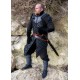 Armadura LARP de cuero negro con diseño celta