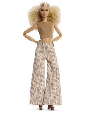Poupée Barbie Basics Model 07 avec haut beige et pantalon imprimé