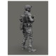 Figura de soldado ucraniano con equipo moderno