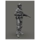 Figura de soldado ucraniano con equipo moderno