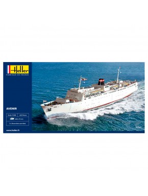 Maquete de navio Avenir da Heller no mar
