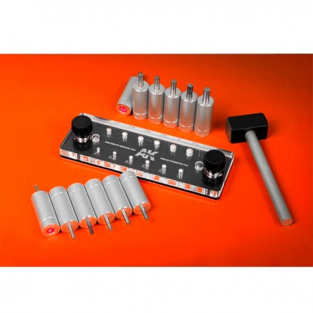 Grand ensemble de perforation et de matrices avec marteau