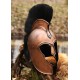 Casque troyen avec crête noire et finition cuivre