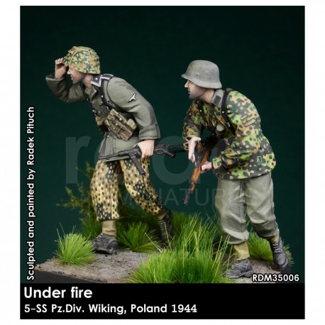 Ensemble de figurines de soldats sous le feu à l'échelle 1/35