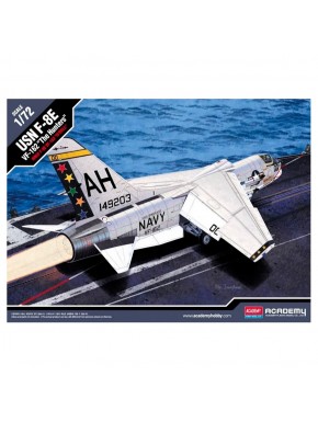 Maquette d'avion F-8E VF-162 The Hunter à l'échelle 1/72