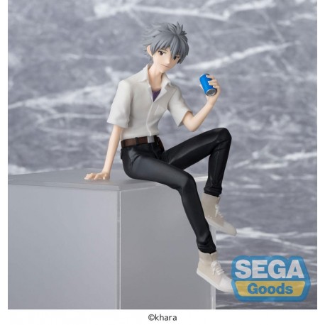 Statue de Kaworu Nagisa d'Evangelion avec une canette