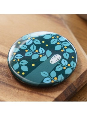 Badge Sans-Visage du Voyage de Chihiro avec feuilles bleues et points jaunes