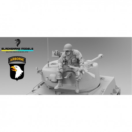 Figura de soldado 101st Airborne de Black Snake en tanque