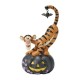 Figurine de Tigrou sur citrouille d'Halloween