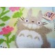 Mini serviette grise Totoro avec fleurs