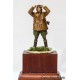 Figura de resina piloto britânico 1/32 verificando óculos