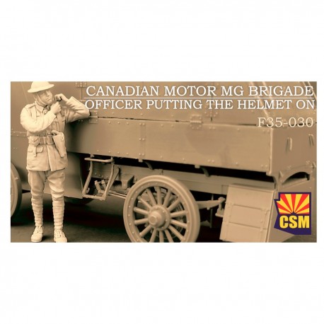 Figurine en résine d'un officier canadien mettant le casque