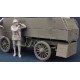 Figurine en résine d'un officier canadien mettant le casque