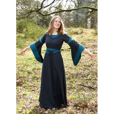 Vestido medieval azul oscuro con mangas trompeta y cinturón