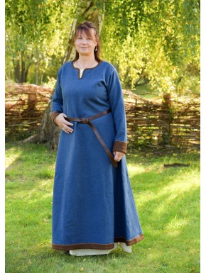 Robe viking en laine bleue mouchetée avec accents sergés