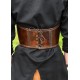 Corsé bajo pecho de cuero marrón con detalles metálicos