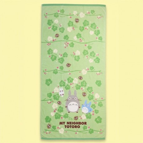 Serviette verte avec design Totoro et feuilles